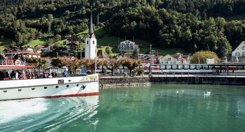 GRUGOTT 6_Umstieg von Schiff auf Zug in Flüelen2_C_SBB CFF FFS - Erlebnisreise 